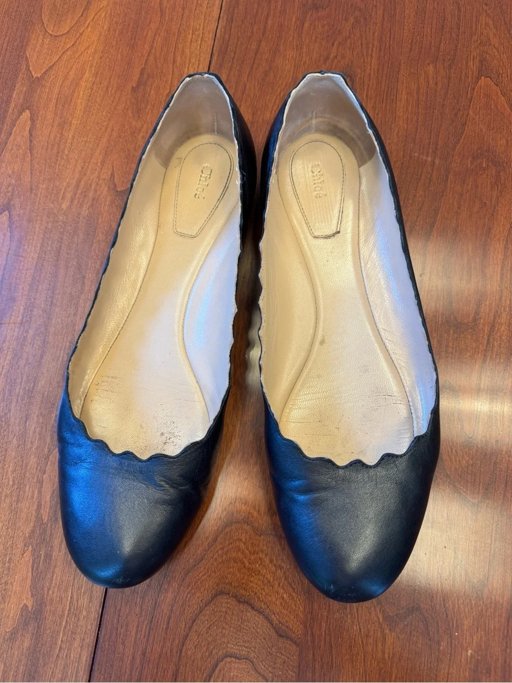 CHLOE Black Scalloped Leather Ballet Flats
